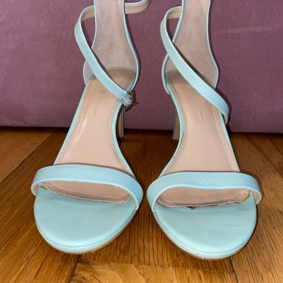 Banana Republic stunning size 8.5 strappy heels mint green - Picture 3 of 7